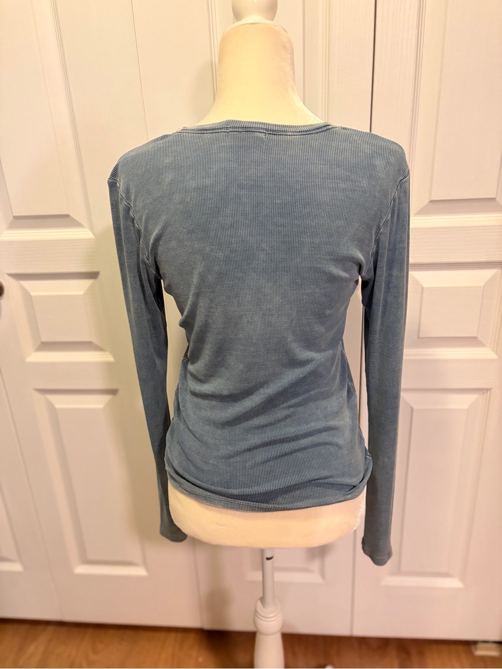 Good American Fluid Denim Henley Top - Picture 3 of 9